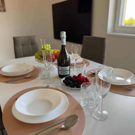 Byt Apartman 74M2 Vyhled Klid Priroda プラハ エクステリア 写真