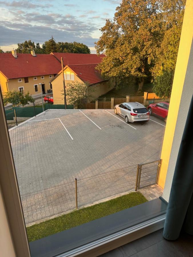 Byt Apartman 74M2 Vyhled Klid Priroda プラハ エクステリア 写真